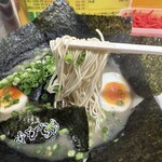 とんこつラーメン よかろうもん - 