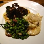 北参道 LA CAVE - ［２回目］牛すね肉の赤ワイン煮込み(2400円)＋付け合わせ２品