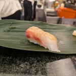 すし辰の立ち食い - 瀬戸内真鯛