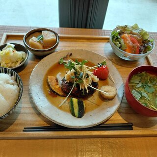 カフェアンドスペーストイロ_0