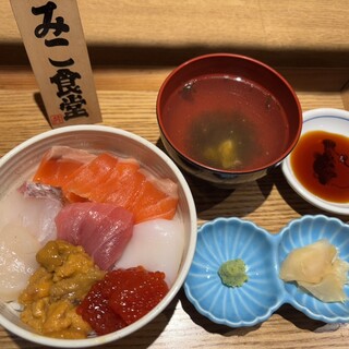 立ち食い海鮮丼 みこ食堂_0