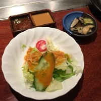 ステーキハウス松波 - サラダと漬物