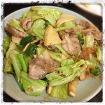 十八番 - 旬のタケノコと春キャベツの炒め物。