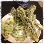 十八番 - 本日入荷したての山菜の天ぷら。