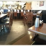 ゆいが 三郷店 - 小上がりあります。