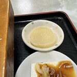 魚吉食堂 - たくあんも美味しい