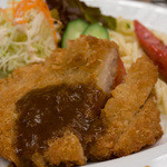 せんば自由軒 - プレート上のカツレツ＆サラダ