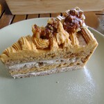 鏡池どんぐりハウス - そば粉スポンジとキャラメルクリームのケーキ