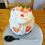pâtisserie andbell - 桃ミルクかき氷