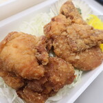 チキラボPLUS - 料理写真:からあげ（モモ２個）