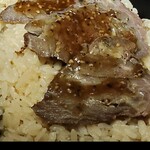 イーション - 料理写真:ガーリックライス、牛サガリ