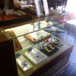 播磨屋 - ショーケースの中も・・