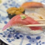 匠のがってん寿司 - 料理写真:本鮪中トロ煮切り醤油わさび乗せ
ネタも肉厚で上質!