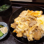 Nakayoshi Mura - 「華味鳥の親子丼」（600円）。