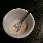 175°DENO担担麺 - 【2015年04月】塩satomura担々麺には、別添でピンクソルトが付いてます。