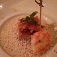 サンス・エ・サヴール - エピスと共に焼き上げたフランス産プーレジョーヌのコンフィ
                天然海老のブロシェット　彩り根菜のジュリエンヌ
                シャンピニオンのラヴィオリ
                エシャロットのブイヨン・カプチーノ仕立て