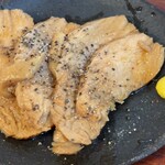 神戸手羽唐専門店 鶏冠屋 - 自家製鶏レアチャーシュー 税込495円（R7.9時点）