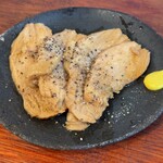 神戸手羽唐専門店 鶏冠屋 - 自家製鶏レアチャーシュー 税込495円（R7.9時点）