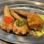 神戸手羽唐専門店 鶏冠屋 - 手羽唐2号店限定きいろ（カレー）税込253円、みどり（茎わさび）税込253円、ぴんく（明太子）税込253円（R7.9時点）