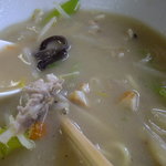 市役所食堂 鳥栖飯店 - 鶏・魚介系のコク、野菜の甘味、美味しく、後味にも残る旨みのスープ