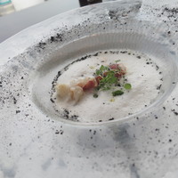 アロマフレスカ 名古屋 - 新玉葱のスープ　オマール海老ソテーと玉葱の炭塩添え