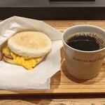 シナボン・シアトルズベストコーヒー - 料理写真:スクランブルソーセージチーズマフィン セット