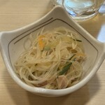や台ずし - お通し、この日は、春雨サラダ