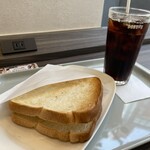 ドトールコーヒーショップ - 料理写真:ハムタマゴサラダサンド、アイスコーヒーM
支払いは、550円