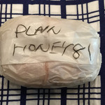 マルイチベーグル - プレーリークイーンハニー(多め)とクリームチーズ(少な目)