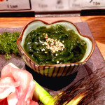 飯屋 楽 - 季節を味わう前菜3種から、もずく酢。いつもいただくものと全然違っておそばというか春雨というか、はたまたキタッラみたいというか。麺状のもので供されました。酸味もやわらかく程よい甘さで◎。