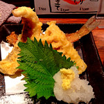 飯屋 楽 - キスとたけのこの天ぷら。しっぽと骨の天ぷらも超美味。
