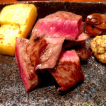 飯屋 楽 - メイン：特選黒毛和牛サーロインと季節野菜の鉄板焼き。