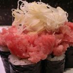 回転鮨 清次郎 - 清次郎ネギトロ（かっぱ巻きの上にネギトロ）