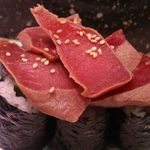 回転鮨 清次郎 - かっぱ巻きの上にづけ鮪