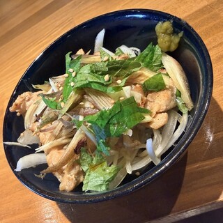 風味と食感が魅力◎店主おすすめ「セセリみょうがポン酢」