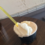 ジェラテリア アクオリーナ - 3種盛り ノッチョーラ クレマ ボロニェーゼ 小夏のシャーベット（630円）