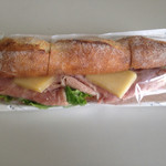 ゴントラン シェリエ - バゲットサンド ハムとチーズ（500円）