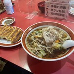 中華一光 - 料理写真:焼きそばラーメンと餃子