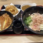 資さんうどん - 料理写真:冷やしぶっかけうどん ミニカツ丼 かき揚げ天 カレールーハーフ