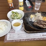 センターリバー - 料理写真:暫く待つとお願いしたハンバーグランチ1518円の出来上がりです。