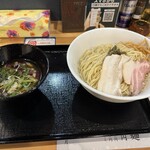 貝出汁らぁ麺 信州潮風 - 料理写真: