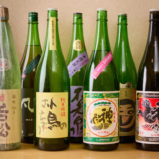 全国から選りすぐった季節の日本酒◆多彩な味わいを料理とともに