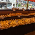 ベーカリー マルキ - この時間はパンがまあまあ揃っています。