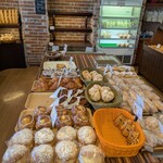ベーカリー マルキ - 料理写真:まだ焼き上がっていないパンもあります。
