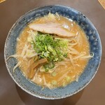 新潟らーめん 無尽蔵 味噌と出汁 - 料理写真: