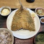 大戸屋 - 料理写真:真あじの大判あじフライ定食、白菜漬け変更