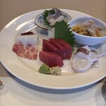 鳥善 - 北寄貝、生ホヤ、タコ、イカ、マグロ、中トロ、クジラ