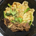 青山餃子房 - 料理写真:【牛肉ヨウポービャンビャン麺「ぬる麺」】