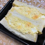スーパーセンタートライアル - 料理写真:白いたっぷり玉子サンド