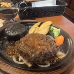 ステーキのあさくま - 料理写真:オニオンソースのハンバーグ。スタッフのお薦めで美味しかった。